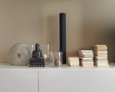 Books and Objects on the Modern Furniture 