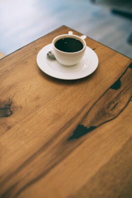 Cara Baru Menikmati Kopi di Meja Cafe